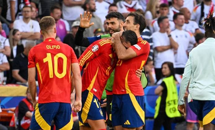 05 07 2024, xsltx, Football EM 2024 1 4 Final, Germany Spain emspor, v l Mikel Merino Spain Jubel, Torjubel, celebrate the goal, jubiliert über das Tor zum 1 2 DFL DFB REGULATIONS PROHIBIT ANY USE OF PHOTOGRAPHS as IMAGE SEQUENCES and or QUASI VIDEO Stuttgart