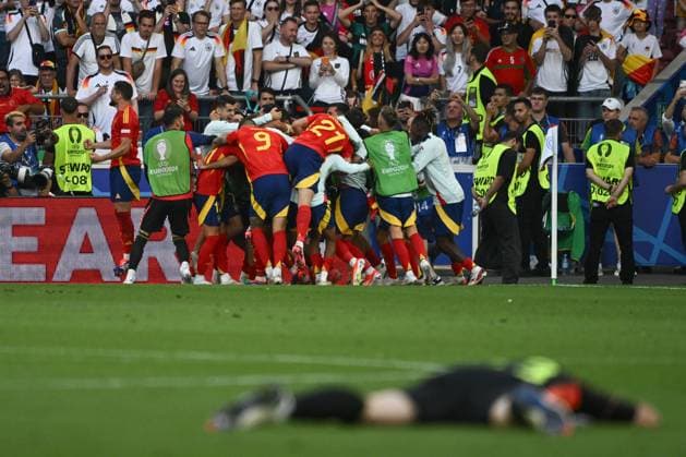 05 07 2024, xpsx, Football EM 2024 1 4 Final, Germany Spain emspor, v l Spain after goal to 2 1 by Mikel Merino Spain, 6 cheers, jubilation, jubilates over the goal, celebrate the goal, celebration DFL DFB REGULATIONS PROHIBIT ANY USE OF PHOTOGRAPHS as IMAGE SEQUENCES and or QUASI VIDEO emspor Stuttgart