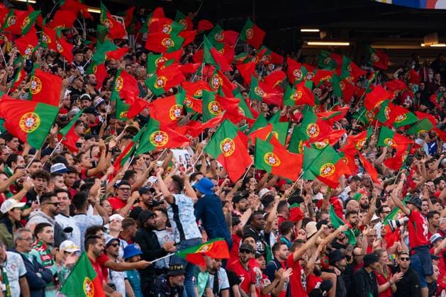 2024-07-05 Portugal v France - Quarter-Final - UEFA EURO, EM, Europameisterschaft,Fussball 2024 HAMBURG, GERMANY - JULY 5: Fans and supporters of Porrtugal during the Quarter-Final - UEFA EURO 2024 match between Portugal and France at Volksparkstadion on July 5, 2024 in Hamburg, Germany. (Photo by Joris Verwijst BSR Agency) Hamburg Germany Content not available for redistribution in The Netherlands directly or indirectly through any third parties. Copyright: xBSRxAgencyx