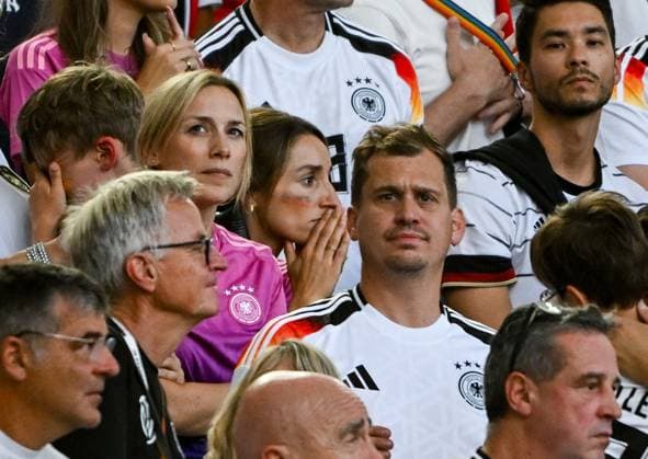 05 07 2024, xpsx, Football EM 2024 1 4 Final, Germany Spain emspor, v l Lena Wurzenberger disappointed last game emspor Stuttgart