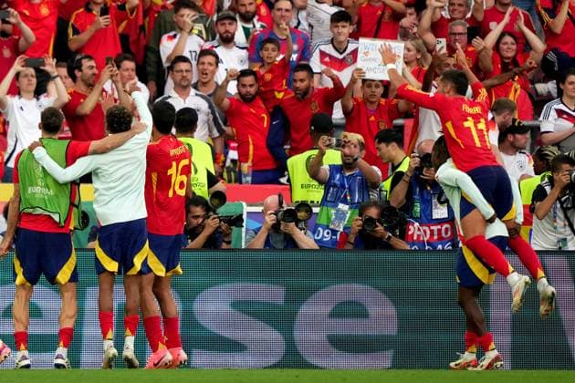 Spain s players celebrate winning the game during the Euro 2024 soccer match between Spain and Germany at the Stuttgart Arena , Stuttgart , Germany - Friday 05 july 2024. - Soccer .  Copyright: xSpada LaPressex