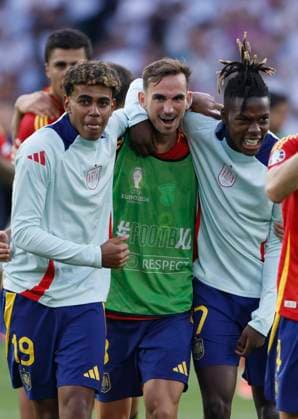 Spain v Germany: Quarter-Final - UEFA EURO, EM, Europameisterschaft,Fussball 2024 Lamine Yamal, Fabian Ruiz and Nico Williams of Spain celebrate after winning the UEFA EURO 2024 quarter-final match between Spain and Germany at Stuttgart Arena on July 5, 2024 in Stuttgart, Germany. Stuttgart Stuttgart Arena Germany Germany Copyright: xRichardxSellers Sportsphoto APLx 14044225