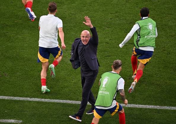 05 07 2024, xjhx, Football EM 2024 1 4 Final, Germany Spain emspor, v l Coach Head Coach Luis De LA Fuente Spain cheers celebrate at the end of the match DFL DFB REGULATIONS PROHIBIT ANY USE OF PHOTOGRAPHS as IMAGE SEQUENCES and or QUASI VIDEO Stuttgart