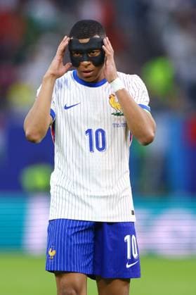 Sport Bilder des Tages Kylian MbappÃ of France fixes his mask Portugal v France, UEFA European Championship, EM, Europameisterschaft 2024, Quarter Final, Football, Volksparkstadion, Hamburg, Germany, 05 Jul 2024 EDITORIAL USE ONLY No use with unauthorised audio, video, data, fixture lists, club league logos or live services. Online in-match use limited to 120 images, no video emulation. No use in betting, games or single club league player publications.  Copyright: xKieranxMcManus Shutterstockx 14571382ah