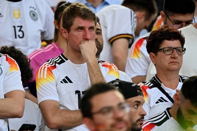 05 07 2024, xjrdrx, Football EM 2024 1 4 Final, Germany Spain emspor, v l Simon, the brother of Thomas Müller cries sad, disappointed, frustrated, dejected mother Klaudia DFL DFB REGULATIONS PROHIBIT ANY USE OF PHOTOGRAPHS as IMAGE SEQUENCES and or QUASI VIDEO Stuttgart