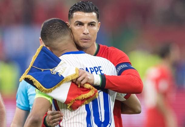 Portugal v France - UEFA EURO, EM, Europameisterschaft,Fussball 2024: Quarter-Final Kylian Mbappe , Cristiano Ronaldo during the UEFA Euro 2024 Quarter Final match between Portugal v France, at the stadium in Hamburg, Germany, on July 5, 2024. Hamburg Germany  Copyright: xFotoxOlimpikx originalFilename:jastrzebowski-portugal240705_npnx3.jpg