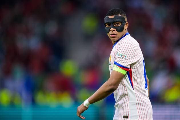240705 Kylian MbappÃ of France during the UEFA Euro 2024 Football Championship Quarterfinal between Portugal and France on July 5, 2024 in Hamburg Photo Jesper Zerman BILDBYRAN kod JZ JZ0551 fotboll football soccer fotballs em europamästerskap em uefa euro uefa european football championship euro 2024 portugal france france bbeng bbauto  Copyright: JESPERxZERMAN BB240705JZ034