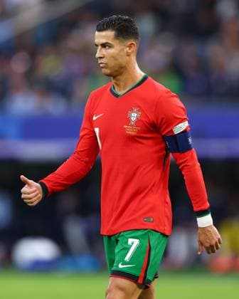 Cristiano Ronaldo of Portugal gives a thumbs up Portugal v France, UEFA European Championship, EM, Europameisterschaft 2024, Quarter Final, Football, Volksparkstadion, Hamburg, Germany, 05 Jul 2024 EDITORIAL USE ONLY No use with unauthorised audio, video, data, fixture lists, club league logos or live services. Online in-match use limited to 120 images, no video emulation. No use in betting, games or single club league player publications.  Copyright: xKieranxMcManus Shutterstockx 14571382an