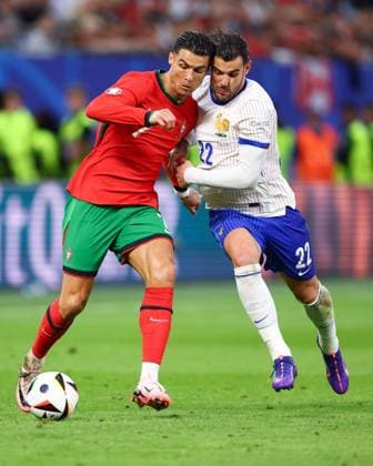 Sport Themen der Woche KW27 Sport Bilder des Tages Cristiano Ronaldo of Portugal and ThÃ o Hernandez of France appear to clash heads Portugal v France, UEFA European Championship, EM, Europameisterschaft 2024, Quarter Final, Football, Volksparkstadion, Hamburg, Germany, 05 Jul 2024 EDITORIAL USE ONLY No use with unauthorised audio, video, data, fixture lists, club league logos or live services. Online in-match use limited to 120 images, no video emulation. No use in betting, games or single club league player publications.  Copyright: xKieranxMcManus Shutterstockx 14571382ap