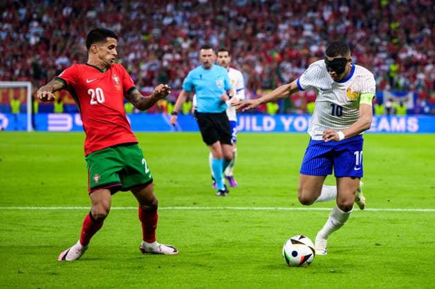 240705 Joao Cancelo of Portugal and Kylian MbappÃ of France during the UEFA Euro 2024 Football Championship Quarterfinal between Portugal and France on July 5, 2024 in Hamburg Photo Jesper Zerman BILDBYRAN kod JZ JZ0551 fotboll, football, soccer, fotball, fotbolls em, europamästersk  Copyright: JESPERxZERMAN BB240705JZ046