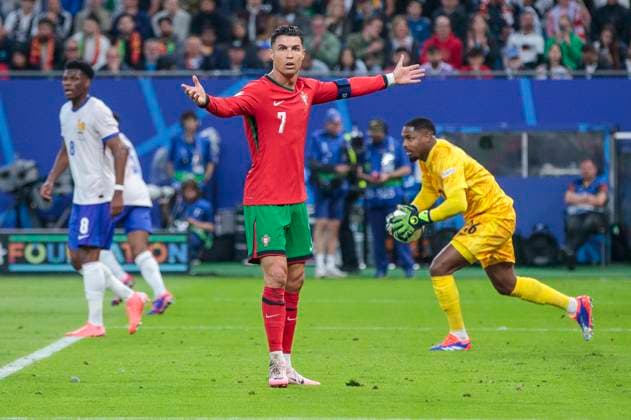 UEFA EURO 2024 Portugal France 05 07 2024 Cristiano Ronaldo Portugal, 7 complains UEFA EURO 2024 quarter-final Portugal France Volksparkstadion Hamburg, Hamburg on 05 07 2024 Copyright: xBEAUTIFULxSPORTS Meuselx