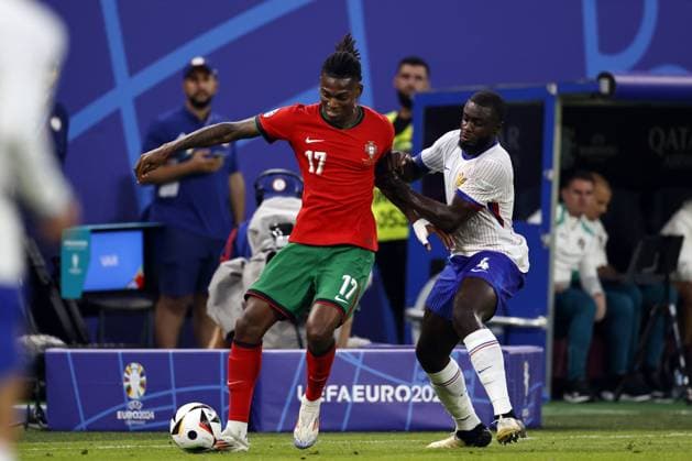 HAMBURG - (l-r) Rafael Leao of Portugal, Dayot Upamecano of France during the UEFA EURO, EM, Europameisterschaft,Fussball 2024 quarter-final match between Portugal and France at Volksparkstadion on July 5, 2024 in Hamburg, Germany. ANP Hollandse Hoogte MAURICE VAN STEEN UEFA EURO 2024 2024 xVIxANPxSportx xVanxSteenxFotografiexIVx 502831773 originalFilename: 502831773.jpg