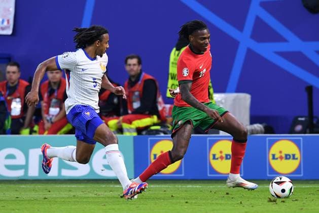 Soccer UEFA EURO 2024 Quarterfinal Portugal France on 05 07 2024 at Volksparkstadion Hamburg in Hamburg Jules Kounde France , left Rafael Leao Portugal , right xRx