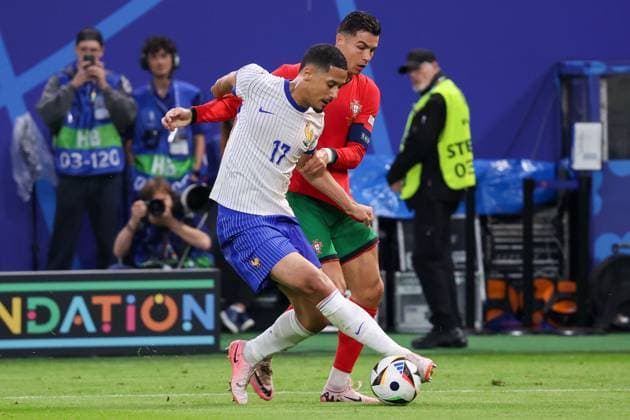 Volksparkstadion, Hamburg UEFA EURO 2024 Germany, quarter-final 5 July 2024 , Portugal France v l , William Saliba France , Cristiano Ronaldo Portugal , duel, action, action, battles for the ball Copyright: JoaquimxFerreira