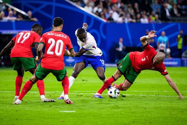 240705 Randal Kolo Muani of France and Pepe of Portugal during the UEFA Euro 2024 Football Championship Quarterfinal between Portugal and France on July 5, 2024 in Hamburg Photo Jesper Zerman BILDBYRAN kod JZ JZ0551 fotboll football soccer fotballs em europamästerskap em uefa euro uefa european football championship euro 2024 portugal frankrike france bbeng bbauto  Copyright: JESPERxZERMAN BB240705JZ062