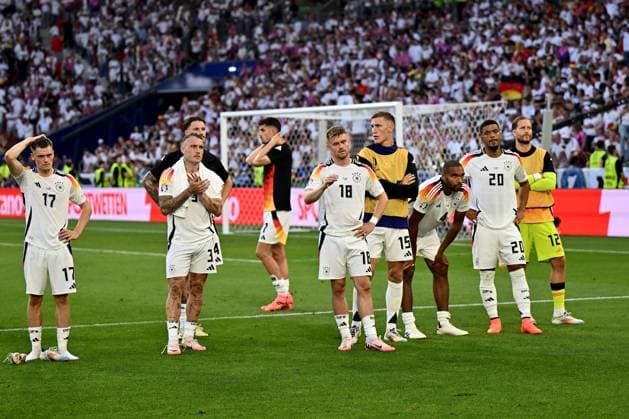 05 07 2024, xscotx, European Football Championship 2024 quarter-finals, Spain Germany, emspor, v l players of the German team are sad, disappointed, frustrated, dejected Stuttgart