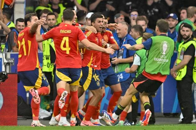 The team of Spain jubilation joy emotion goal celebration goal scorer goal scorer to 2 1 Mikel Merino 6 Spain 05 07 2024 European Football Championship in Germany Spain vs Germany , Neckarpark Stadion, Stuttgart, Baden Württemberg Germany Copyright: xpepphotox xHorstxMauelshagenx pep00321, pep_20240705_hm