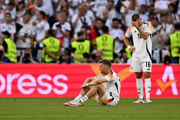 05 07 2024, xscotx, European Football Championship 2024 quarter-finals, Spain Germany, emspor, v l Maximilian Mittelstädt German national football team DFB Waldemar Anton German national football team DFB sad, disappointed, frustrated, dejected Stuttgart