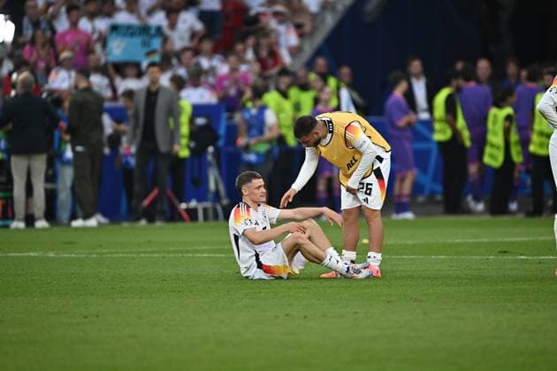05 07 2024, xscotx, European Football Championship 2024 quarter-finals, Spain Germany, emspor, v l Florian Wirtz German national football team DFB Deniz Undav German national football team DFB sad, disappointed, frustrated, dejected Stuttgart