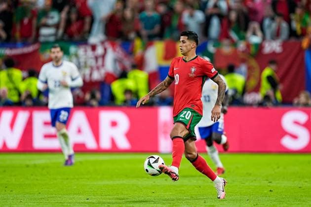 Hamburg, Germany, July 5th 2024: Joao Cancelo (20 Portugal) controls the ball during the UEFA EURO, EM, Europameisterschaft,Fussball 2024 Germany quarterfinal football match between Portugal and France at Volksparkstadion in Hamburg, Germany. (Daniela Porcelli SPP)  Copyright: xDanielaxPorcellix xSPPx spp-en-DaPoSp-20240705-_DP14221