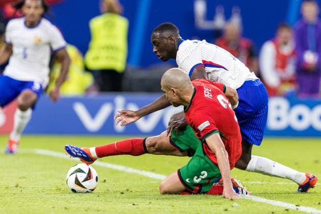 Portugal v France - UEFA EURO, EM, Europameisterschaft,Fussball 2024: Quarter-Final Pepe , Randal Kolo Muani during the UEFA Euro 2024 Quarter Final match between Portugal v France, at the stadium in Hamburg, Germany, on July 5, 2024. Hamburg Germany  Copyright: xFotoxOlimpikx originalFilename:jastrzebowski-portugal240705_nphGw.jpg