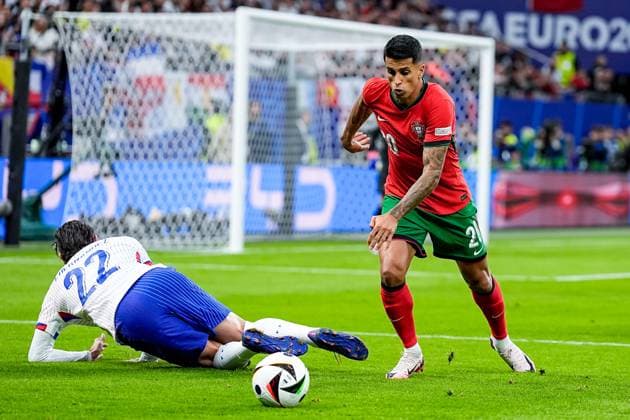 Hamburg, Germany, July 5th 2024: Joao Cancelo (20 Portugal) controls the ball during the UEFA EURO, EM, Europameisterschaft,Fussball 2024 Germany quarterfinal football match between Portugal and France at Volksparkstadion in Hamburg, Germany. (Daniela Porcelli SPP)  Copyright: xDanielaxPorcellix xSPPx spp-en-DaPoSp-20240705-_DP26900