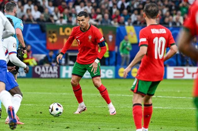 240705 EURO2024 FRANCE VS PORTUGAL Cristiano Ronaldo (7) of Portugal during a soccer game between the national teams of France, called les Bleus and Portugal in a Quarter Final knock out game of the UEFA EURO, EM, Europameisterschaft,Fussball 2024 tournament , on Friday 5 July 2024 in Hamburg , Germany . photo sportpix Stijn Audooren Hamburg Volksparkstadion Germany  Copyright: xSportpix.bex xStijnxAudoorenxStijnxAudoorenx