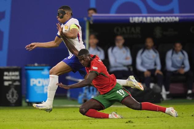 Kylian Mbappe of France and Portugal s Nuno Mendes during a quarterfinal match between Portugal and France at the Euro 2024 soccer tournament in Hamburg, Germany - Friday July 5, 2024. - Soccer .  Copyright: xFabioxFerrari LaPressex