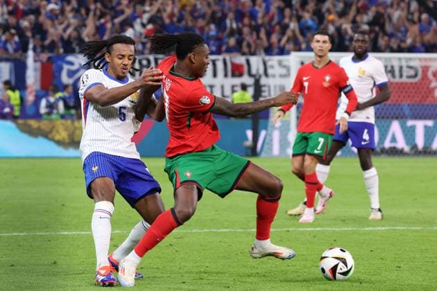 Volksparkstadion, Hamburg UEFA EURO 2024 Germany, Quarterfinal 5 July 2024 , Portugal France v l , Jules KoundÃ France , Rafael Leao Portugal , Duel, Action, Action, Battles for the Ball Copyright: JoaquimxFerreira