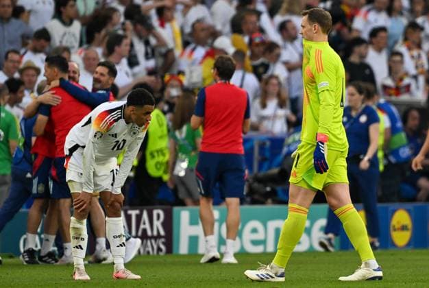 05 07 2024, xsltx, Football EM 2024 1 4 Final, Germany Spain emspor, v l Team, players, disappointed, looking disappointed after the end of the match, dissapointed at the end of the match Jamal Musiala Germany , Manuel Neuer Germany DFL DFB REGULATIONS PROHIBIT ANY USE OF PHOTOGRAPHS as IMAGE SEQUENCES and or QUASI VIDEO Stuttgart