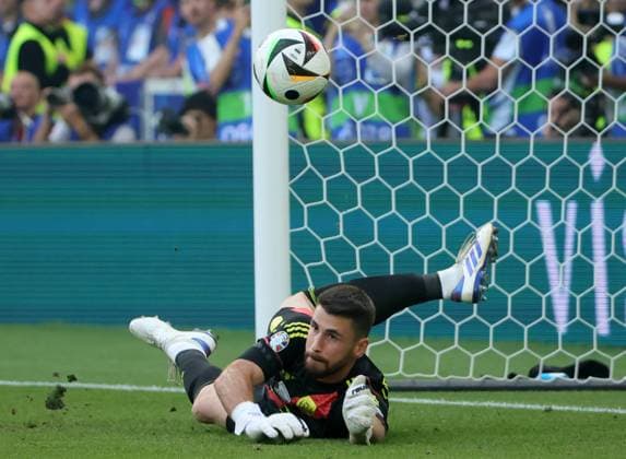 05 07 2024, European Football Championship, Germany quarter-final, against Spain, Stuttgart Football Arena, Sport, in the picture Simon Unai Spain
