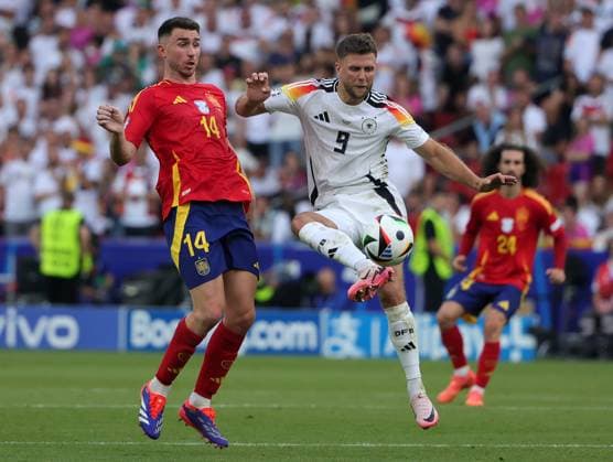 05 07 2024, European Football Championship, Germany quarter-final, against Spain, Stuttgart Football Arena, Sport, in the picture Aymeric Laporte Spain against Niclas Fuellkrug Germany