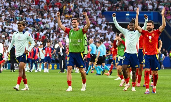 05 07 2024, xsltx, Football EM 2024 1 4 Final, Germany Spain emspor, v l team, players, cheer after the end of the match, celebrate at the end of the match DFL DFB REGULATIONS PROHIBIT ANY USE OF PHOTOGRAPHS as IMAGE SEQUENCES and or QUASI VIDEO Stuttgart