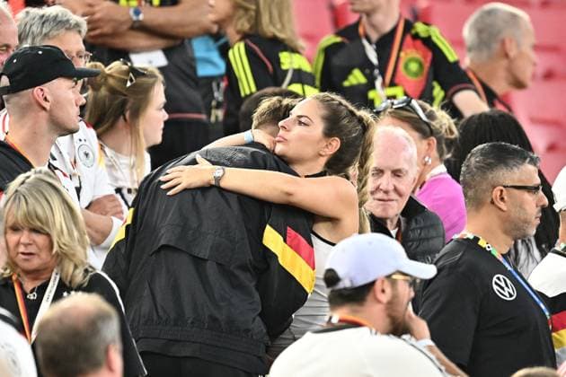 05 07 2024, xscotx, European Football Championship 2024 quarter-finals, Spain Germany, emspor, v l Niclas Füllkrug German national football team DFB sad, disappointed, frustrated, dejected is comforted by his wife Lisa Füllkrug Stuttgart