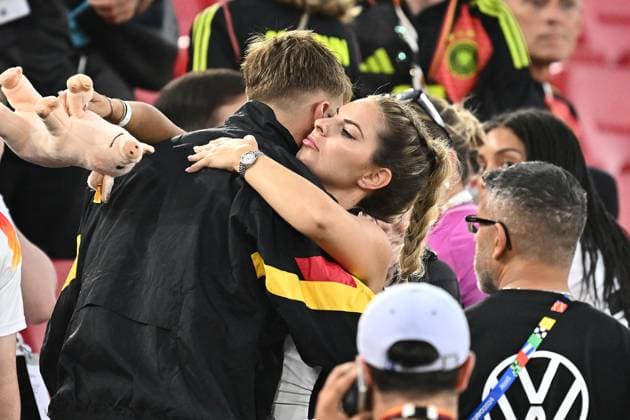 05 07 2024, xscotx, European Football Championship 2024 quarter-finals, Spain Germany, emspor, v l Niclas Füllkrug German national football team DFB sad, disappointed, frustrated, dejected is comforted by his wife Lisa Füllkrug Stuttgart