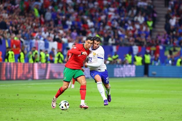 EURO 2024 - PORTUGAL-FRANCE SPORTPIXPRESS MAXPPP - HAMBURG 05 07 2024 EURO 2024 - PORTUGAL-FRANCE ronaldo (cristiano) tackles by hernandez (theo) HAMBURG VOLKSPARKSTADION ALLEMAGNE  Copyright: xMAXPPPxSPORTPIXPRESSx HD4629 HD4629