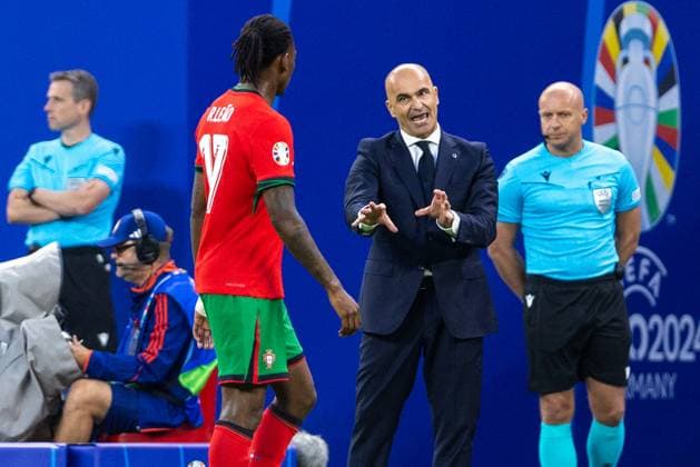 Portugal v France: Quarter-Final - UEFA EURO, EM, Europameisterschaft,Fussball 2024 Rafael Leao, Trener Roberto Martinez are playing during the UEFA Euro 2024 Quarter-Final match between Portugal v France, at the stadium in Hamburg, Germany, on July 5, 2024. Hamburg Germany  Copyright: xAndrzejxIwanczukx originalFilename:iwanczuk-portugal240705_npGaf.jpg