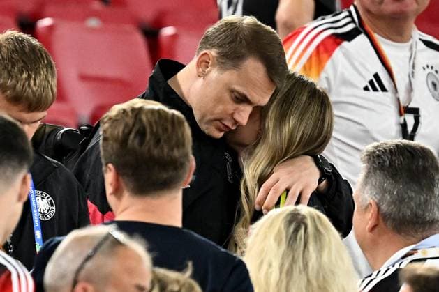 05 07 2024, xscotx, European Football Championship 2024 quarter-finals, Spain Germany, emspor, v l Manuel Neuer German national football team DFB sad, disappointed, frustrated, dejected Anika Bissel, the wife of goalkeeper Manuel Neuer Stuttgart