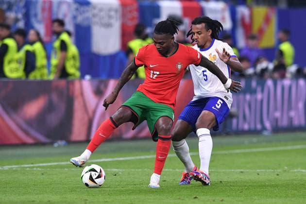 Soccer UEFA EURO 2024 Quarterfinal Portugal France on 05 07 2024 at Volksparkstadion Hamburg in Hamburg Rafael Leao Portugal , left Jules Kounde France , right xRx