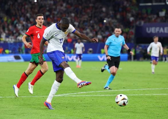 Hamburg, Germany, 5th July 2024. Randal Kolo Muani of France fails to score during the UEFA European Championships Quarter Final match at Volksparkstadion, Hamburg. Picture credit should read: Paul Terry Sportimage EDITORIAL USE ONLY. No use with unauthorised audio, video, data, fixture lists, club league logos or live services. Online in-match use limited to 120 images, no video emulation. No use in betting, games or single club league player publications. SPI-3217-0043