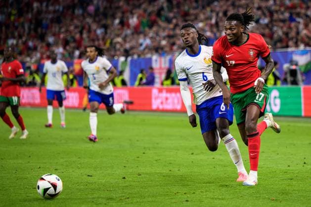 240705 Eduardo Camavinga of France and Rafael Leao of Portugal during the UEFA Euro 2024 Football Championship Quarterfinal between Portugal and France on July 5, 2024 in Hamburg Photo Jesper Zerman BILDBYRAN kod JZ JZ0551 fotboll football soccer fotballs em europamästerskap em uefa euro uefa european football championship euro 2024 portugal frankrike france bbeng bbauto  Copyright: JESPERxZERMAN BB240705JZ084