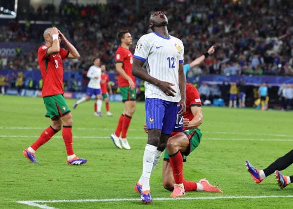 Hamburg, Germany, 5th July 2024. Randal Kolo Muani of France reacts after failing to score during the UEFA European Championships Quarter Final match at Volksparkstadion, Hamburg. Picture credit should read: Paul Terry Sportimage EDITORIAL USE ONLY. No use with unauthorised audio, video, data, fixture lists, club league logos or live services. Online in-match use limited to 120 images, no video emulation. No use in betting, games or single club league player publications. SPI-3217-0044