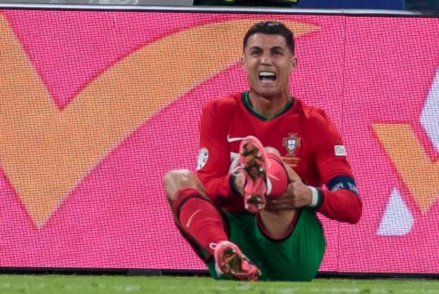 UEFA EURO 2024 Portugal France 05 07 2024 Cristiano Ronaldo Portugal, 7 with pain UEFA EURO 2024 quarter-final Portugal France Volksparkstadion Hamburg, Hamburg on 05 07 2024 Copyright: xBEAUTIFULxSPORTS Meuselx