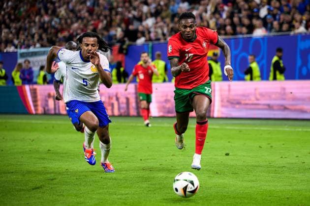 240705 Jules KoundÃ of France and Goncalo Inacio of Portugal during the UEFA Euro 2024 Football Championship Quarterfinal between Portugal and France on July 5, 2024 in Hamburg Photo Jesper Zerman BILDBYRAN kod JZ JZ0551 fotboll football soccer fotballs fotballs em europamästerskap em uefa euro uefa european football championship euro 2024 portugal frankrike france bbeng bbauto  Copyright: JESPERxZERMAN BB240705JZ092