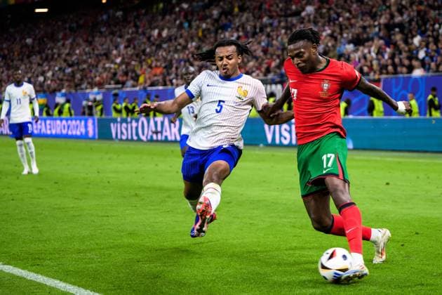 240705 Jules KoundÃ of France and Rafael Leao of Portugal during the UEFA Euro 2024 Football Championship Quarterfinal between Portugal and France on July 5, 2024 in Hamburg Photo Jesper Zerman BILDBYRAN kod JZ JZ0551 fotboll football soccer fotballs em europamästerskap em uefa euro uefa european football championship euro 2024 portugal frankrike france bbeng bbauto  Copyright: JESPERxZERMAN BB240705JZ093