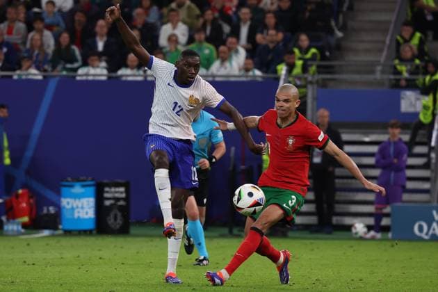 Volksparkstadion, Hamburg UEFA EURO 2024 Germany, Quarterfinal 5 July 2024 , Portugal France v l , Randal Kolo Muani France , Pepe Portugal , Duel, Action, Action, Battles for the Ball Copyright: JoaquimxFerreira