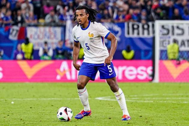 2024-07-05 Portugal v France - Quarter-Final - UEFA EURO, EM, Europameisterschaft,Fussball 2024 HAMBURG, GERMANY - JULY 5: Jules Kounde of France dribbles during the Quarter-Final - UEFA EURO 2024 match between Portugal and France at Volksparkstadion on July 5, 2024 in Hamburg, Germany. (Photo by Joris Verwijst BSR Agency) Hamburg Germany Content not available for redistribution in The Netherlands directly or indirectly through any third parties. Copyright: xBSRxAgencyx