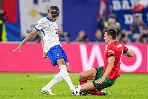 2024-07-05 Portugal v France - Quarter-Final - UEFA EURO, EM, Europameisterschaft,Fussball 2024 HAMBURG, GERMANY - JULY 5: Kylian Mbappe of France gets tackled by Joao Palhinha of Portugal during the Quarter-Final - UEFA EURO 2024 match between Portugal and France at Volksparkstadion on July 5, 2024 in Hamburg, Germany. (Photo by Joris Verwijst BSR Agency) Hamburg Germany Content not available for redistribution in The Netherlands directly or indirectly through any third parties. Copyright: xBSRxAgencyx