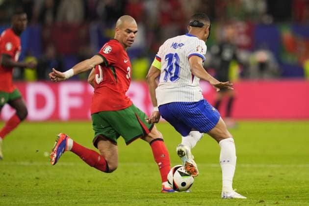 Kylian Mbappe of France and Portugal s Pepe during a quarterfinal match between Portugal and France at the Euro 2024 soccer tournament in Hamburg, Germany - Friday July 5, 2024. - Soccer .  Copyright: xFabioxFerrari LaPressex