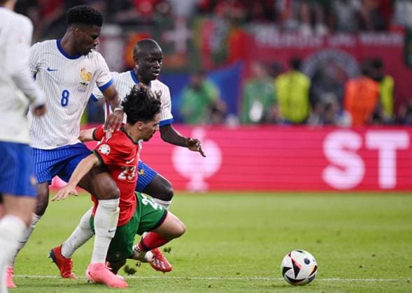 Russia Soccer Euro 2024 Portugal - France 8723208 05.07.2024 France s Aurelien Tchouameni, Portugal s Vitinha and France s N Golo Kante struggle for the ball during the UEFA EURO, EM, Europameisterschaft,Fussball 2024 quarter final soccer match between Portugal and France at the Volksparkstadion in Hamburg, Germany. Alexey Filippov Sputnik Hamburg Germany  Copyright: xAlexeyxFilippovx